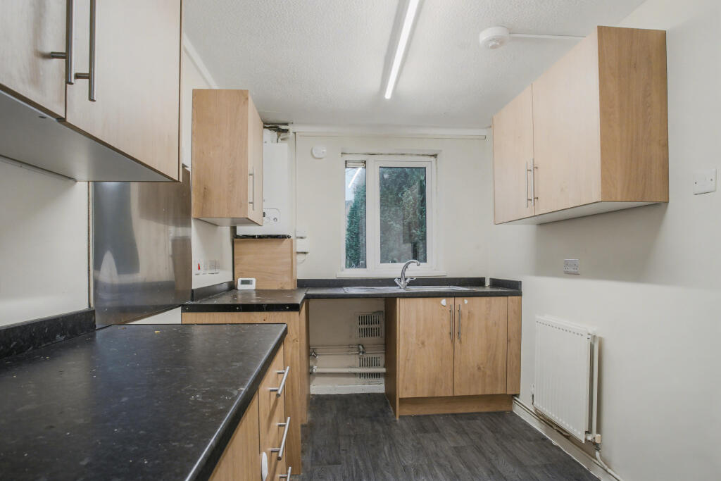 Apartment in Preston - View 5