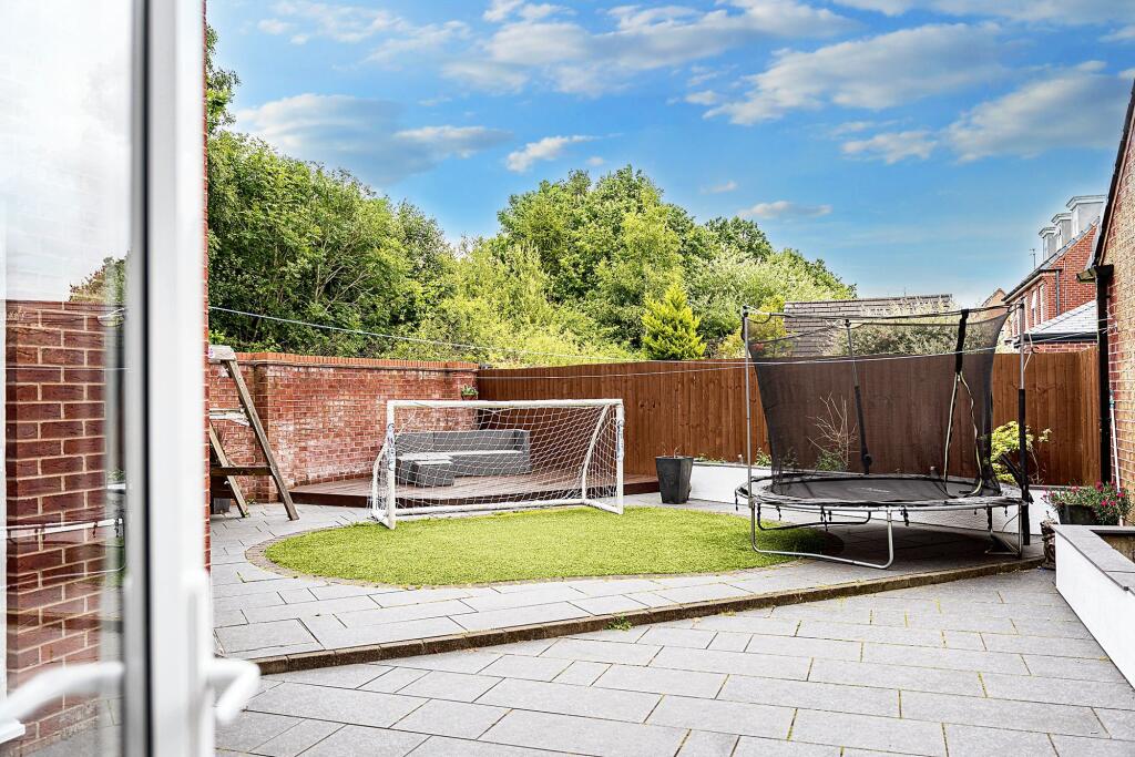 House in Widnes, Upton Rocks - View 2