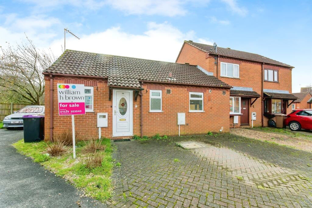 2-bed semi-detached on Summerfield Drive, Sleaford, £140,000