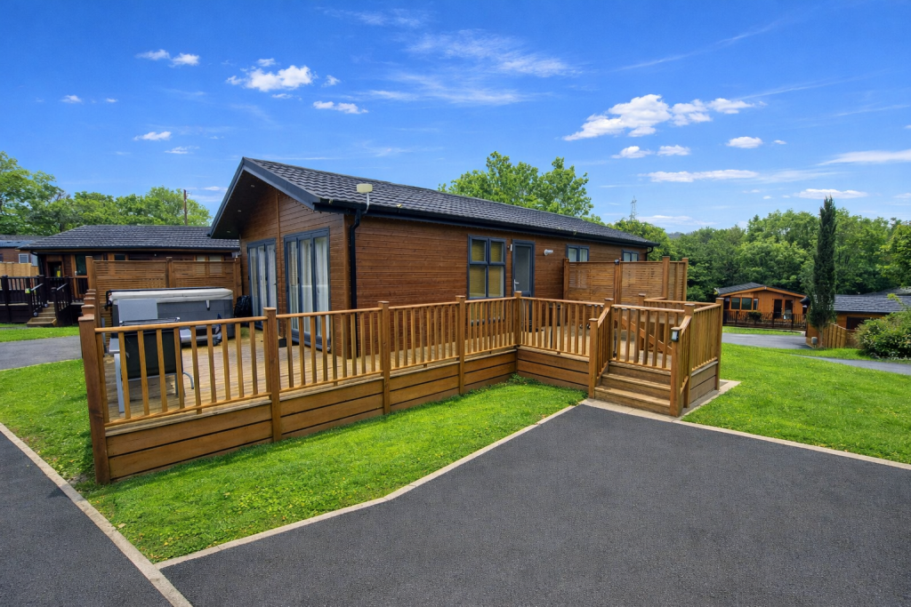 3-bed caravan on The Brambles, Finlake Park, Newton Abbot, £160,000