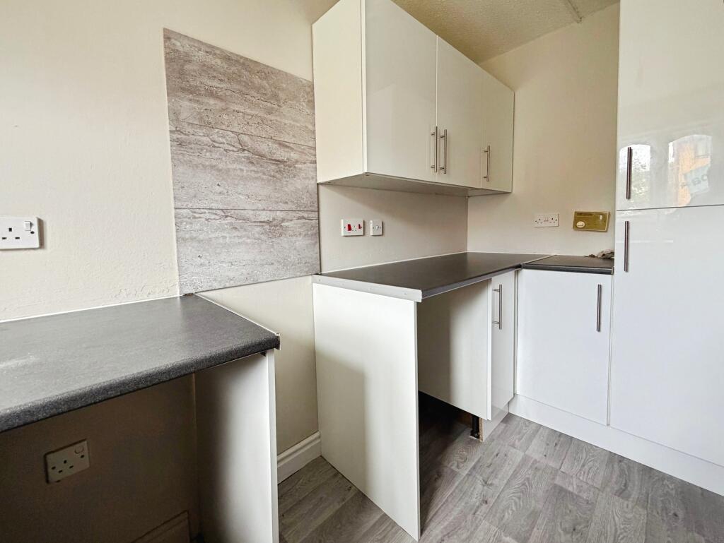 Apartment in Giffnock, Orchard Park - View 5