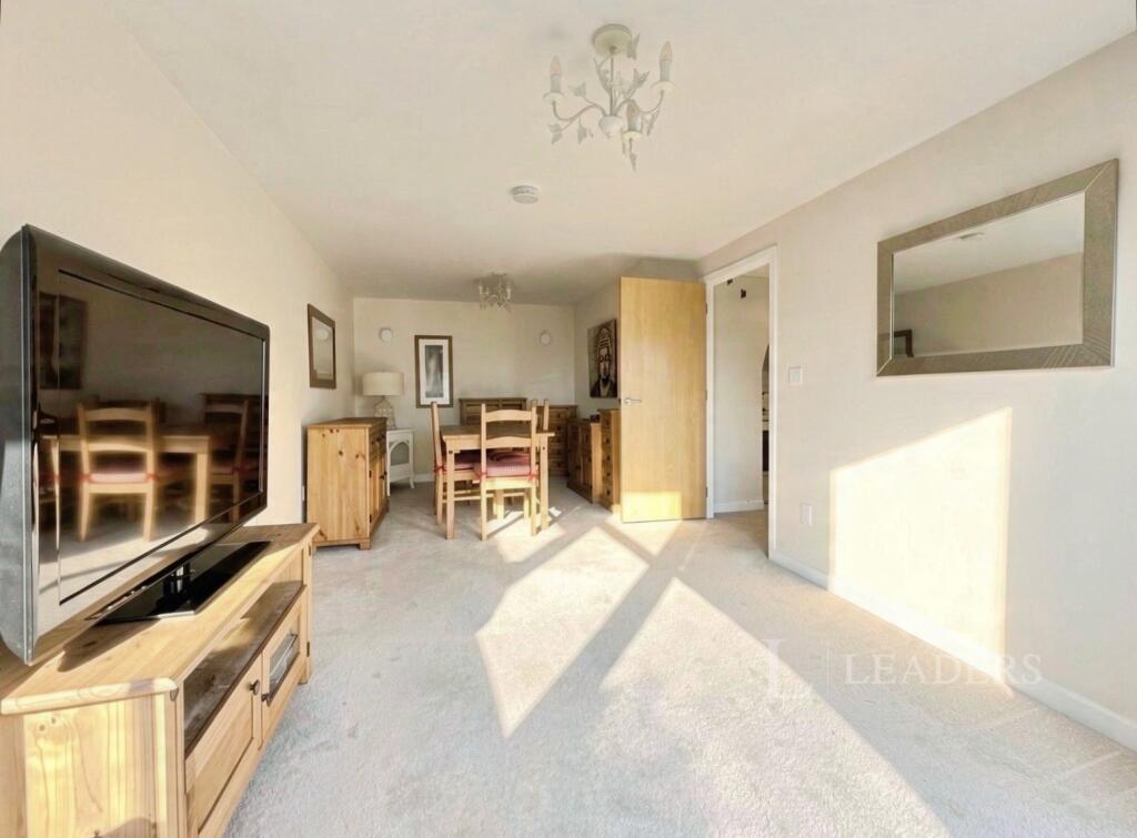 Apartment in Dunstable, Central Bedfordshire - View 5