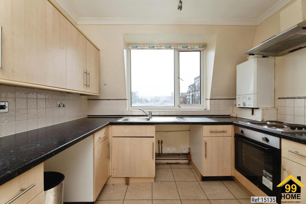 Apartment in Romford - More