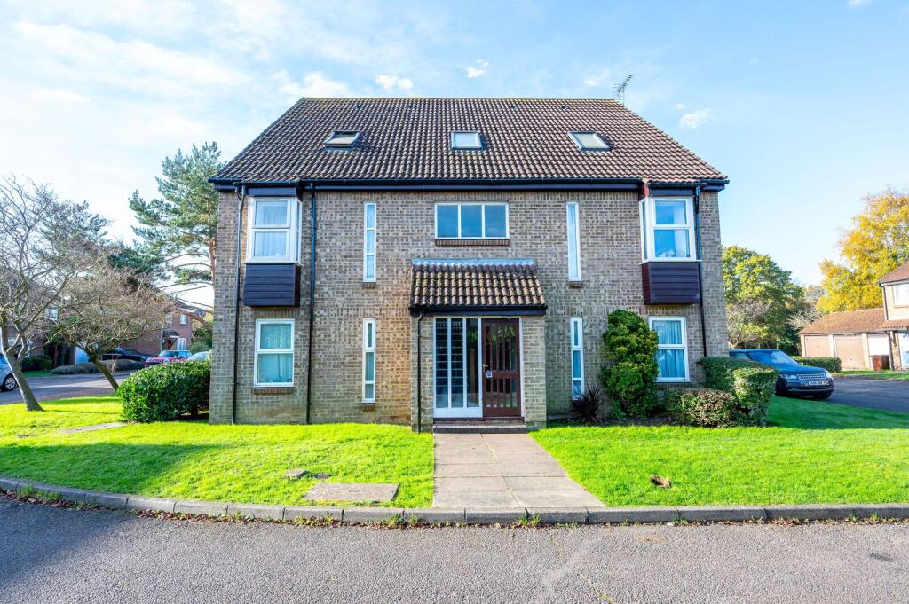 Main image of property: Hodgson Gardens, Burpham, Guildford, GU4