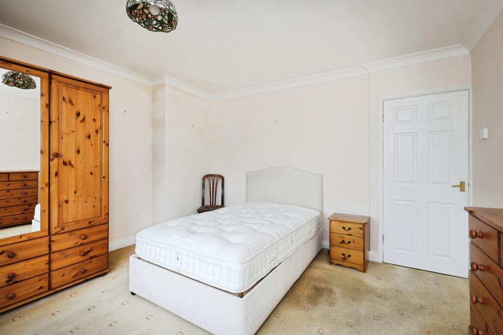 House in Rotherham, Dinnington St. John's - More