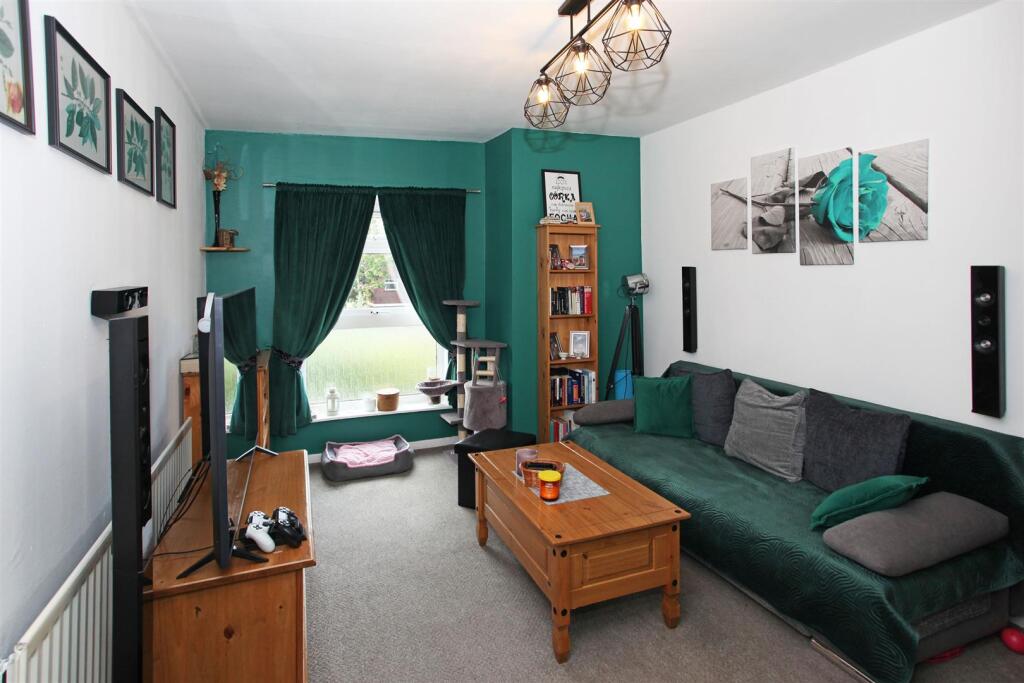 1-bed flat on Beaconsfield, Brookside, £59,950