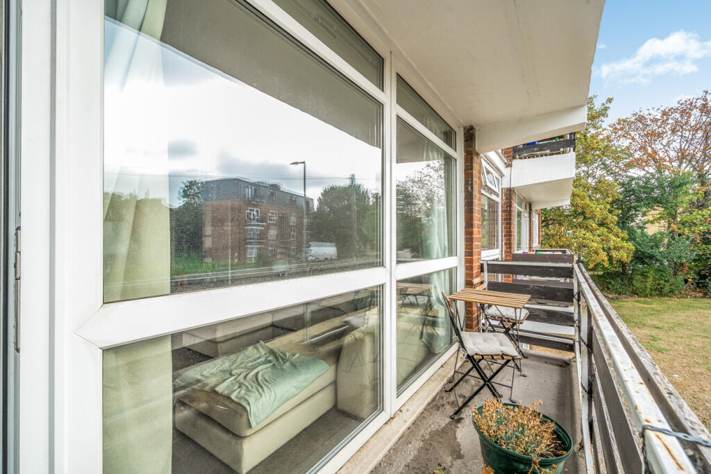 Apartment in Bromley - View 5
