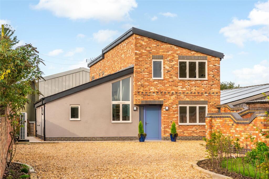 Main image of property: Hill Close, Wingfield, Leighton Buzzard, Bedfordshire, LU7