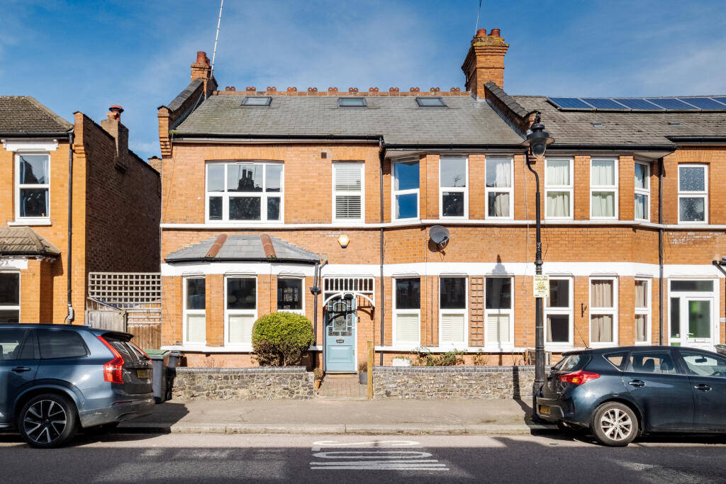 Main image of property: Coldfall Avenue, London, N10