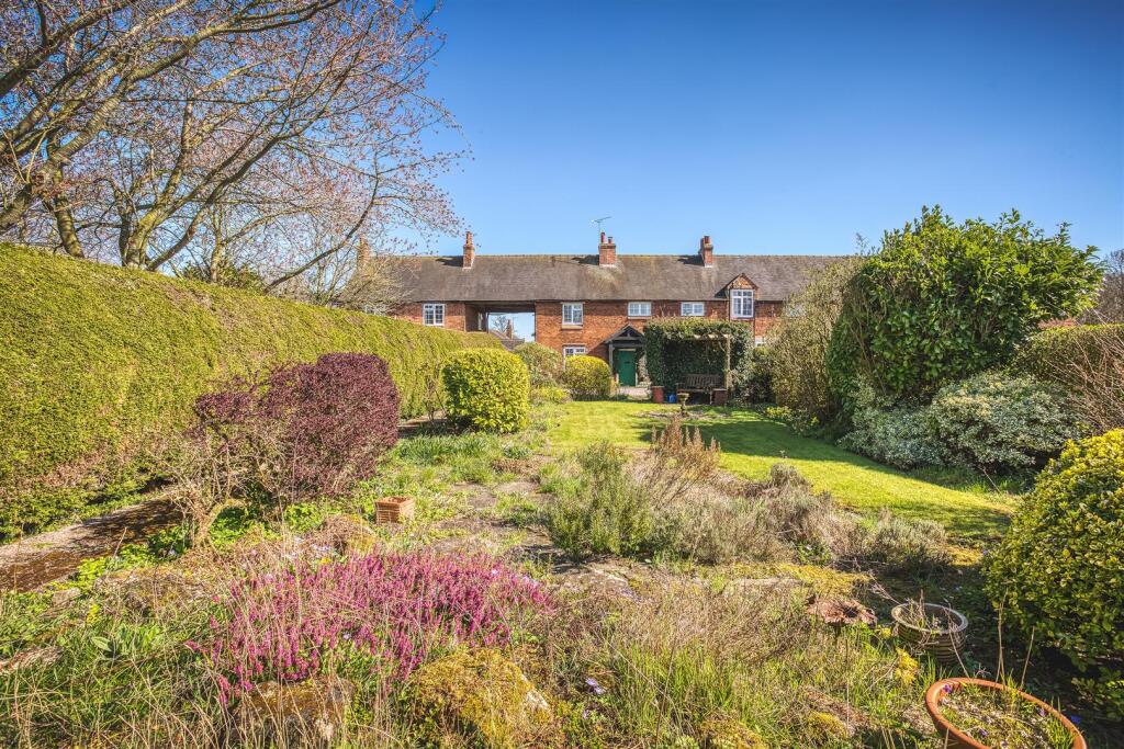 3-bed house on Hoon Ridge, Hilton, Derby, £325,000