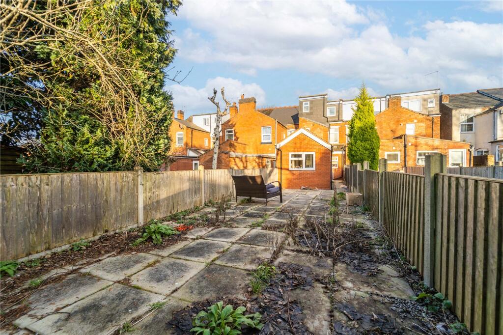 6 bedroom house for rent