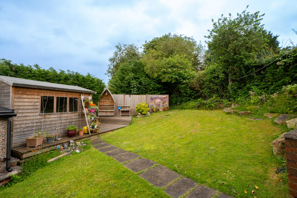 Hollyshaw Lane, Leeds, LS15 7BA photo 3