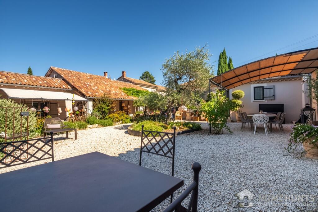 Main image of property: Provence-Alps-Cote d`Azur, Vaucluse, Loriol-du-Comtat