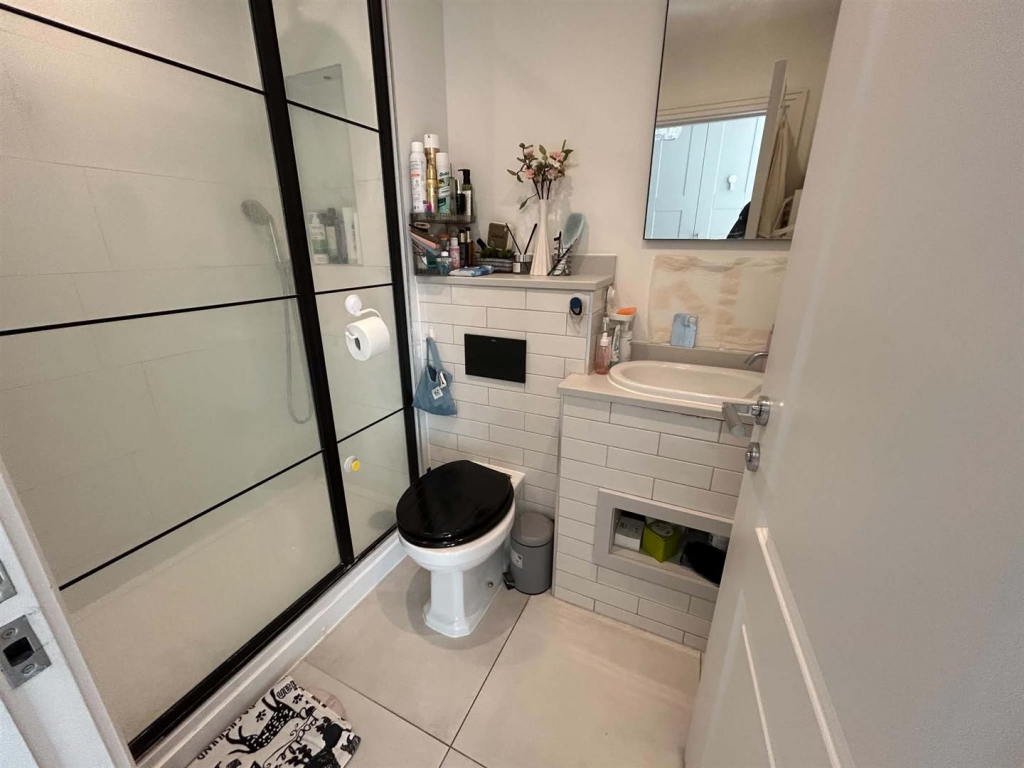 Apartment in Reading - View 5