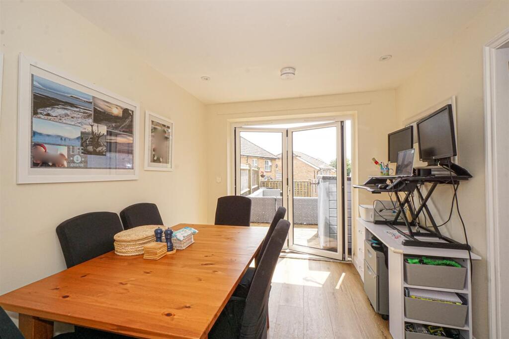 Tuppenney Close, Hastings photo 4