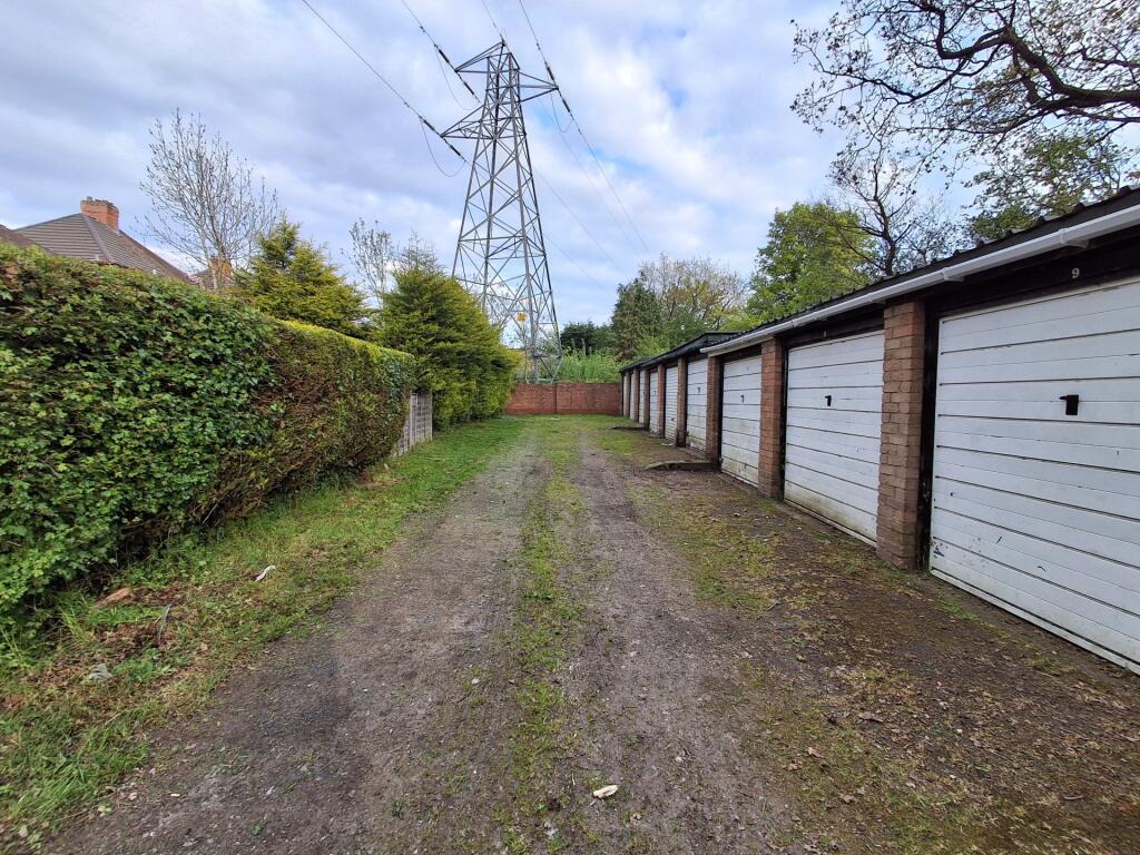Lock up garage site at 338a Tessall Lane, Birmingham, West Midlands B31 5EN - Widok 5
