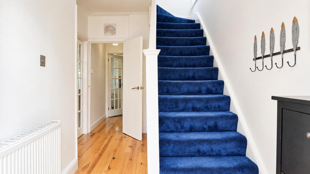 House in London - View 3