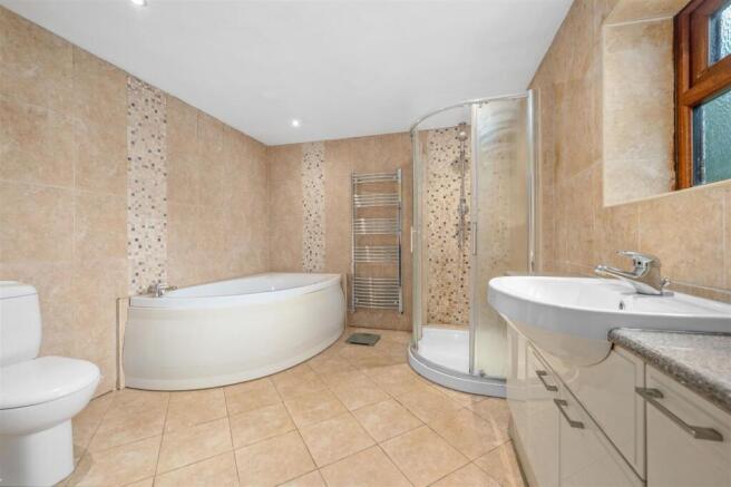 Bathroom (Ground Floor)