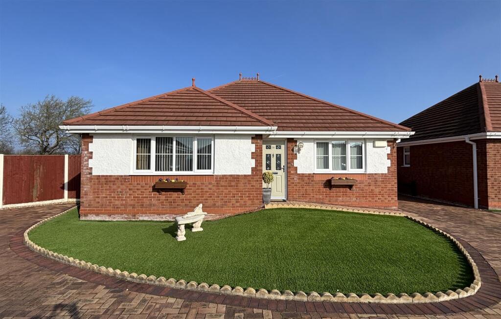 Main image of property: Summer Court, Towyn, LL22