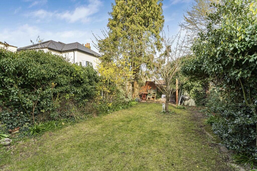 Walpole Road, London, E18 photo 4