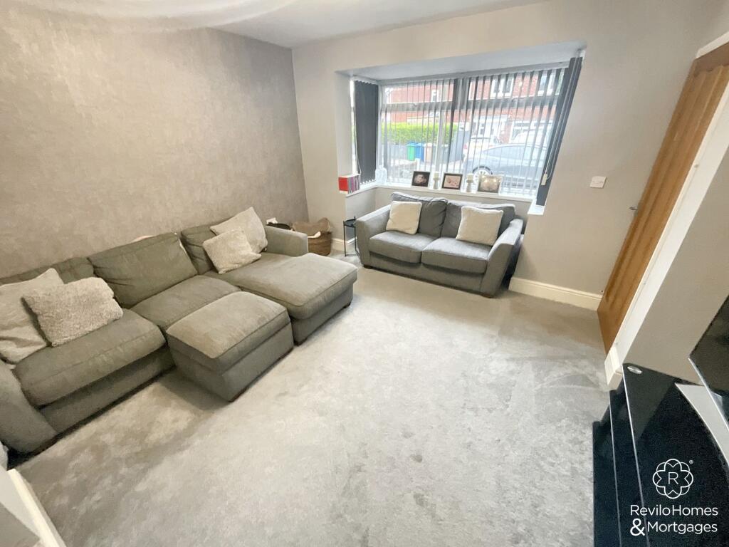 Birch Crescent, Newhey, OL16 photo 4