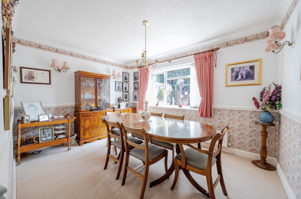 Totternhoe Road, Dunstable, Bedfordshire photo 3