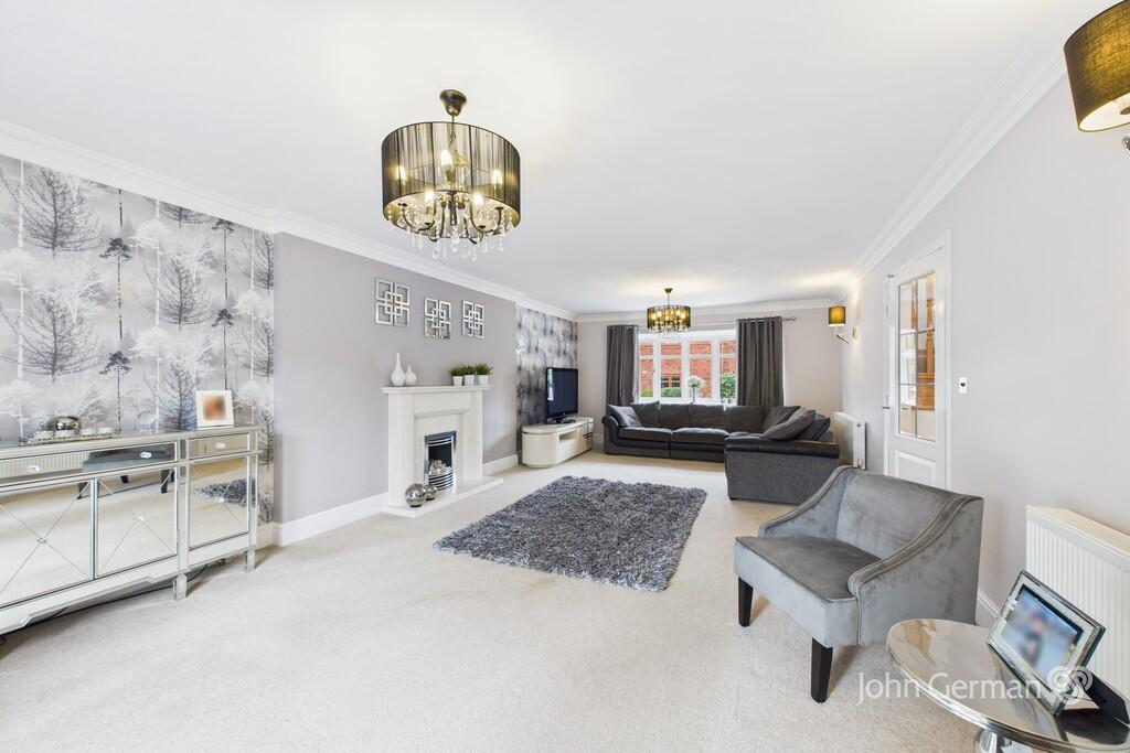 Clayton Drive, Lichfield photo 3