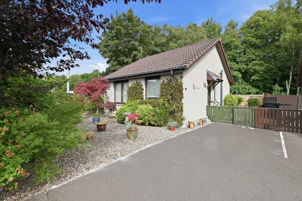 2-bed detached on Gifford Court, Glenrothes, KY6, £140,000