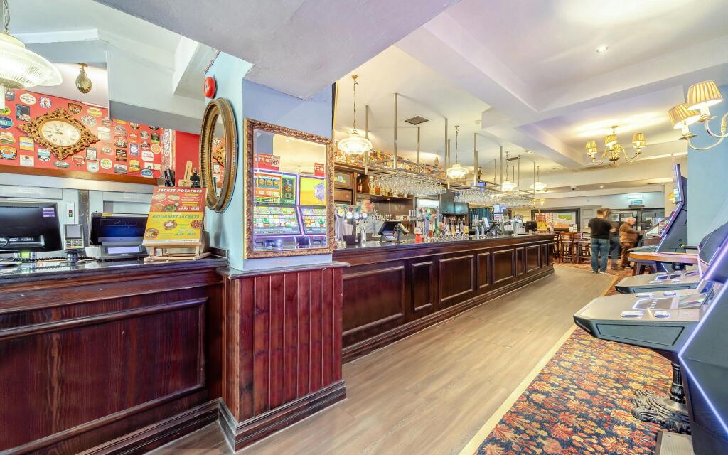 8682282-interior13.jpg
