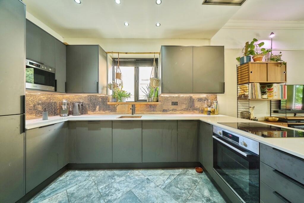 Apartment in London, Stratford - More