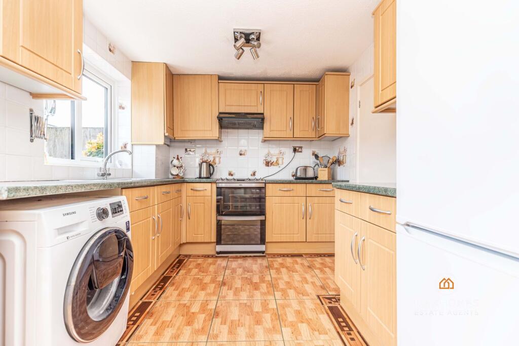 Rowbarrow Close, Poole, BH17 photo 2