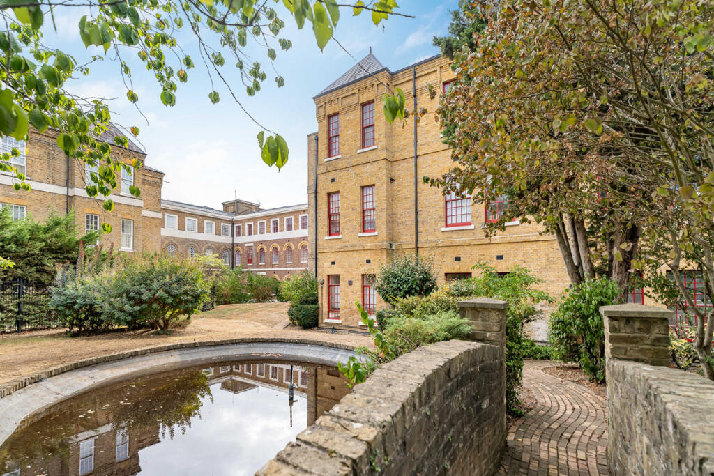 Apartment in Southall - View 3