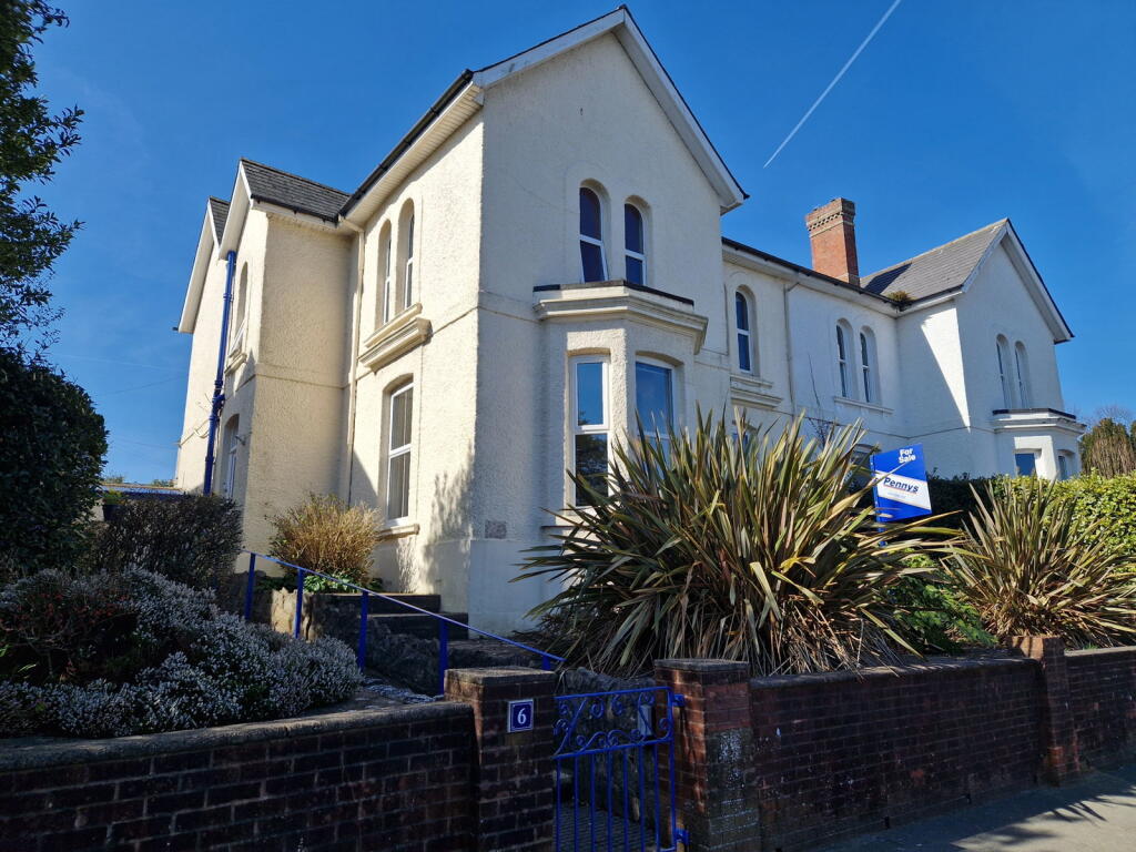 2-bed flat on Rolle Road, Exmouth, EX8 2AB, £229,950