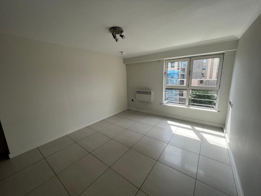 Apartment in Sheffield, Wicker, City Centre - View 3