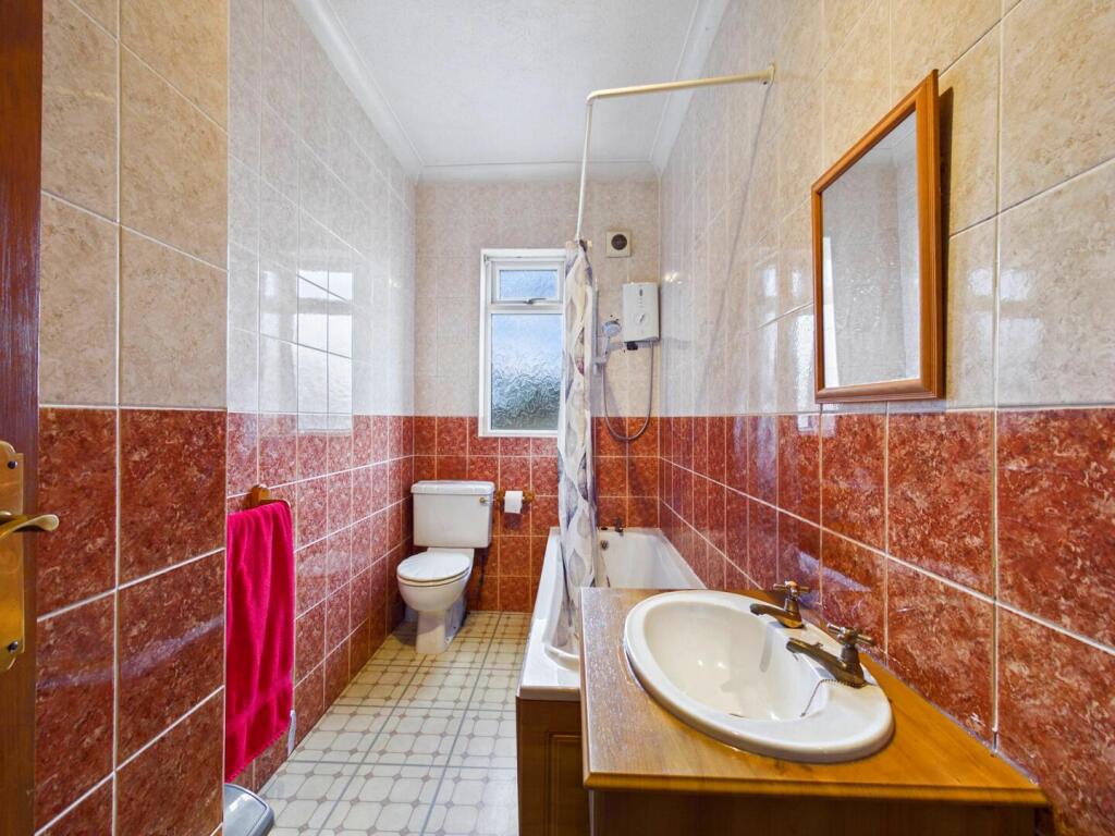 House in Barnsley, Kendray - More