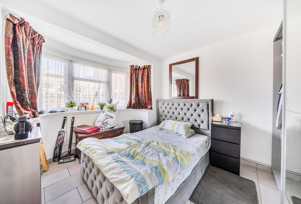 Apartment in London, Morden - More