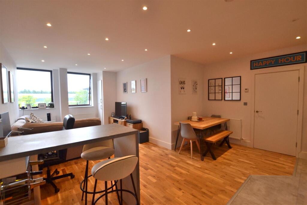 Apartment in Hart, Ancells Business Park, Fleet - View 5