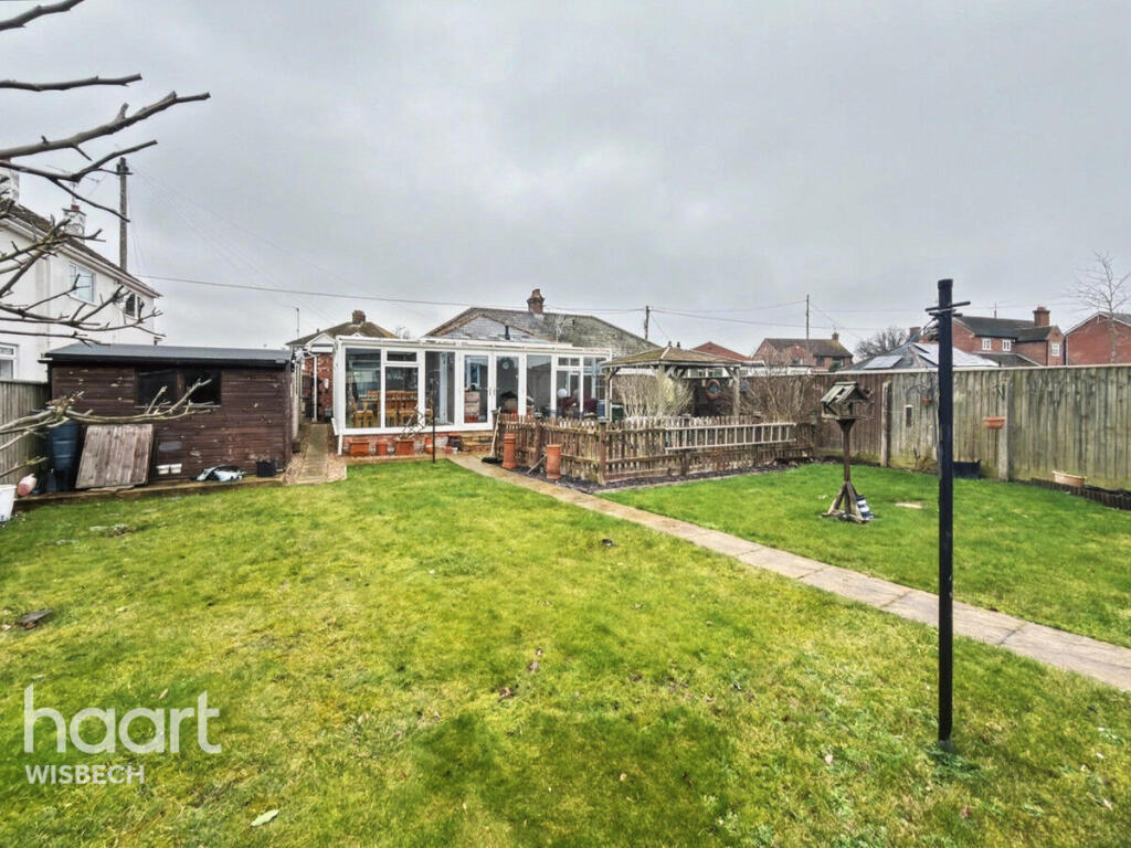 3-bed semi-detached on Hollycroft Road, Emneth, £230,000