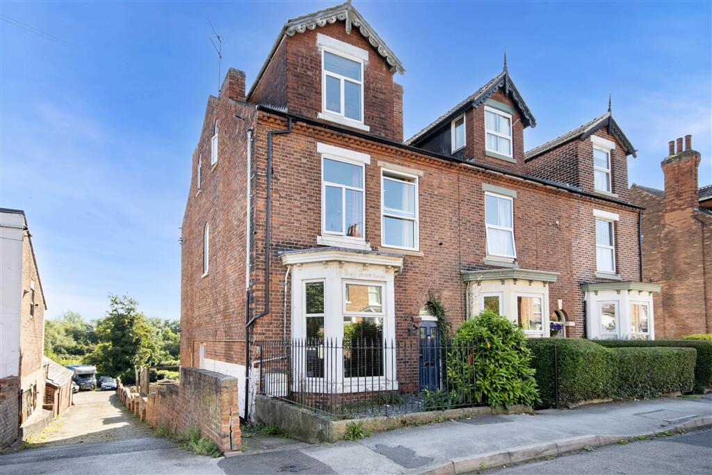 5-bed terraced on 33 Cobwell Road, Retford, Nottinghamshire DN22 7BW, £315,000
