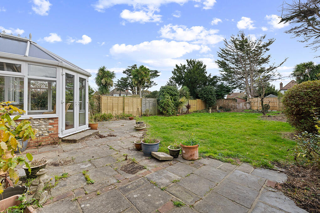 Felpham Way, Felpham, Bognor Regis, West Sussex, PO22 photo 3