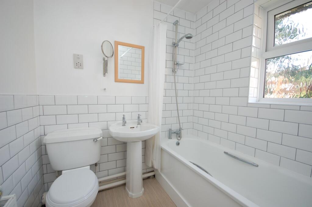 Apartment in Watford - More