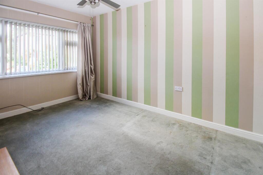 Laithe Croft Road, Soothill, Batley photo 4