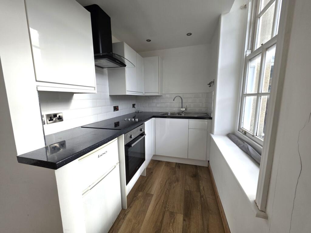 Apartment in Swansea - View 2