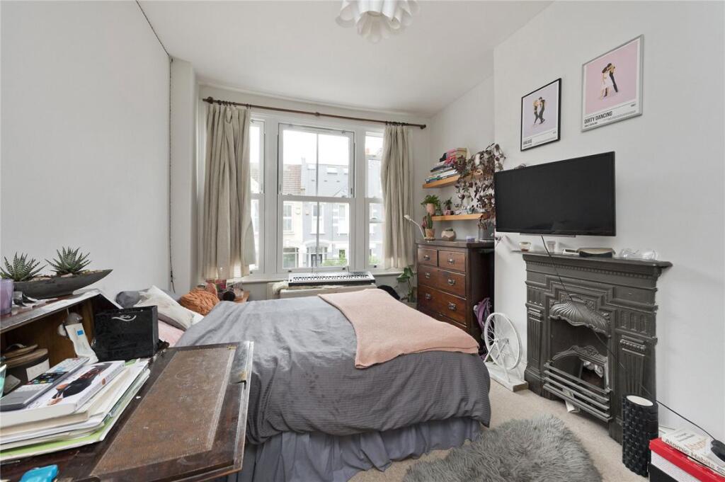 House in Croydon - More