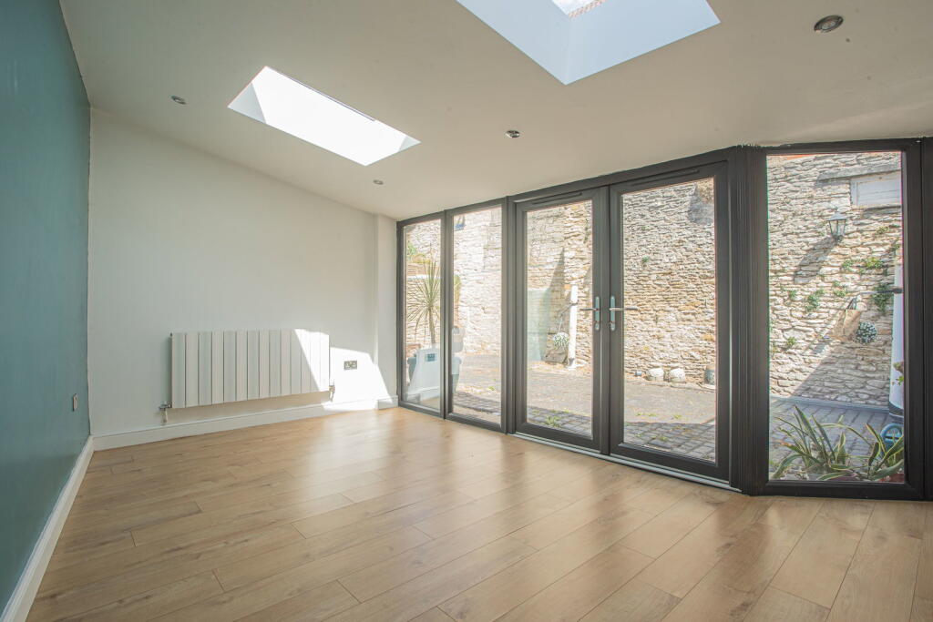 House in Gloucester - View 3