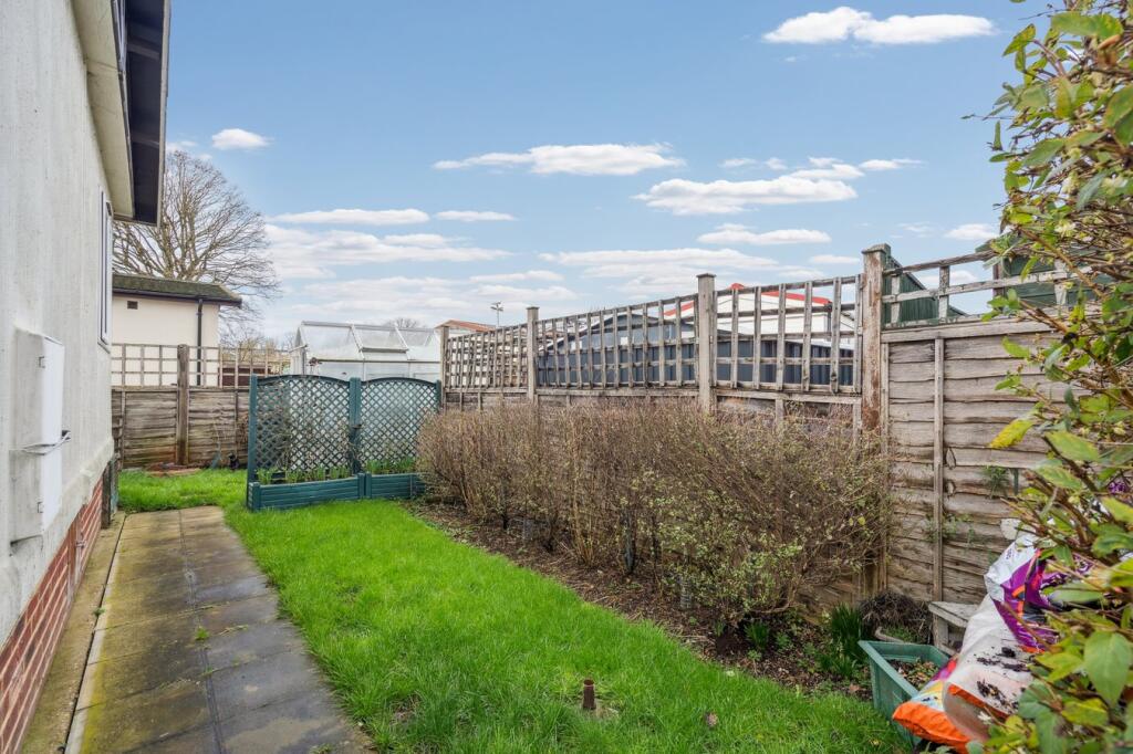 Orchards Residential Park, Langley , SL3 - More
