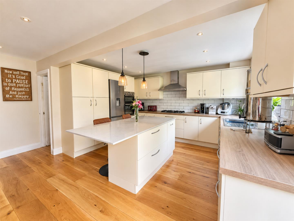 House in Heathfield, Sandy Cross - More