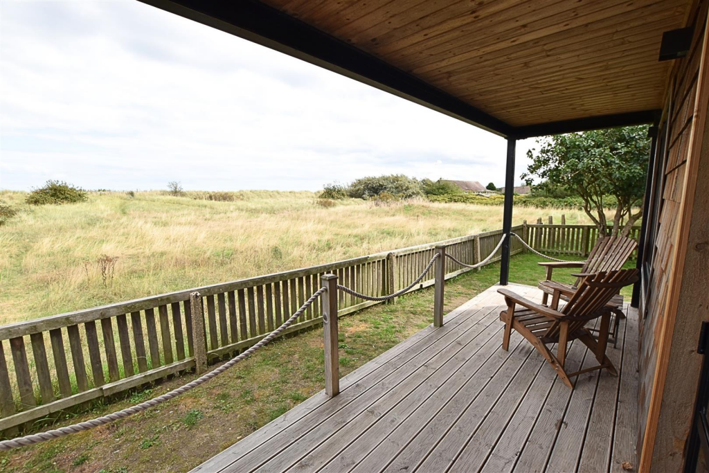 House in Humberston, Humberston Fitties, North East Lincolnshire - View 4