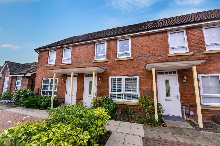 Main image of property: 40 Peregrine Way, Warwick, CV34 6WP