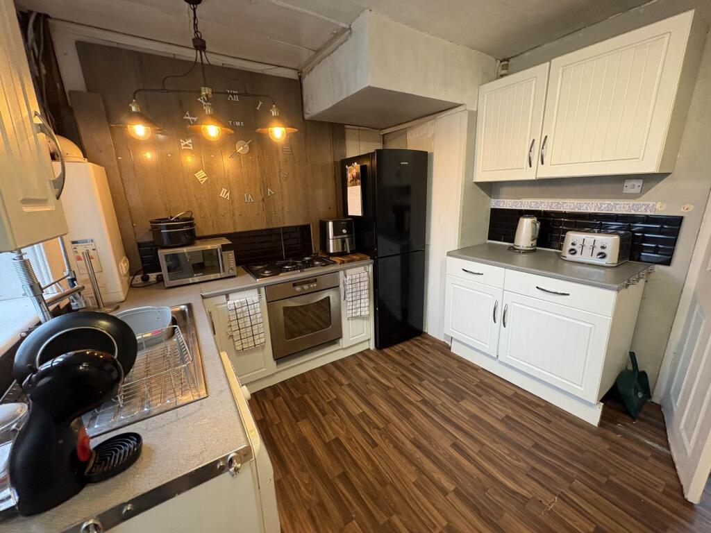 47 Kingston Avenue, Oldham, OL9 8LL photo 4